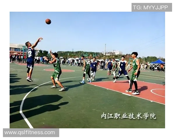 以篮球为纽带探寻团队协作与青春拼搏精神的深层力量