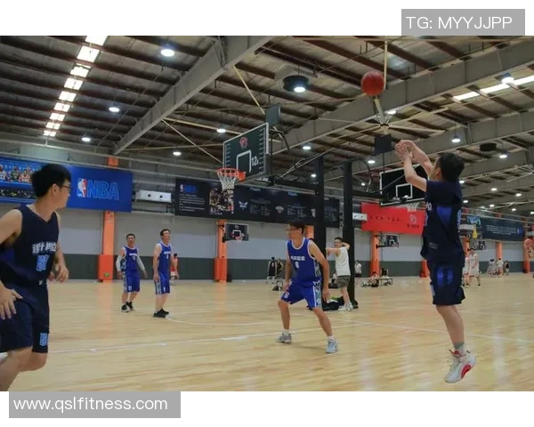 聚焦篮球运动员成长历程与竞技魅力深度解析其奋斗精神与影响力展