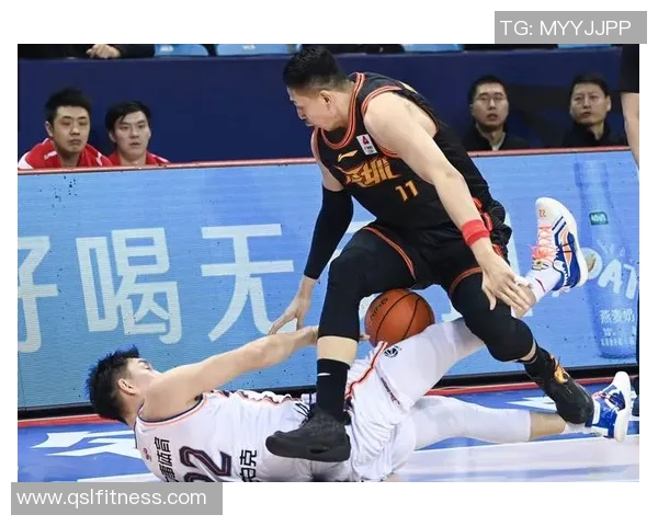 上海久事与深圳马可波罗激战正酣争夺篮球赛季荣耀与胜利